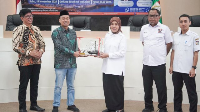 Wakil Wali Kota Makassar, Aliyah Mustika Ilham, membuka kegiatan Sosialisasi, Literasi, dan Edukasi Keuangan yang diselenggarakan oleh PT Bank Perekonomian Rakyat (BPR) Sulawesi Mandiri.