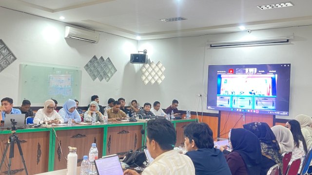 Rapat Pembinaan/Pelaksanaan Penyelesaian Sengketa Proses yang digelar di Ruang Sidang Bawaslu Sulsel, Sabtu (22/11/2025).
