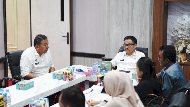  Pemprov Sulsel menggelar Rapat Koordinasi Konstruksi Sekolah Rakyat yang dipimpin oleh Sekretaris Daerah Provinsi Sulsel, Jufri Rahman, di Ruang Rapat Sekda Sulsel, Jumat, 21 November 2025.
