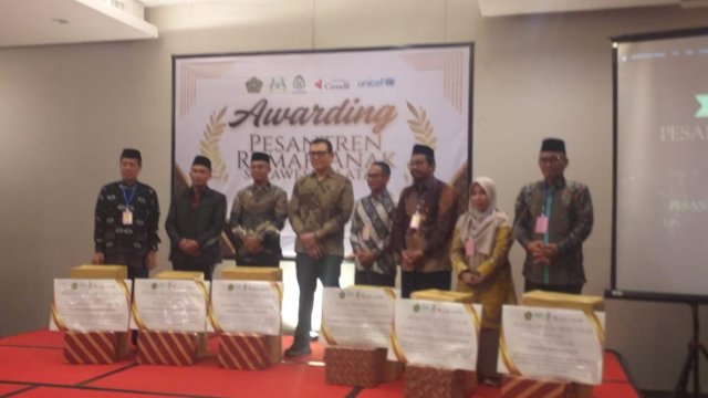 Puncak Awarding Pesantren Ramah Anak Sulawesi Selatan Tahun 2025 di Hotel IBIS Makassar City Center MAIPA, Jalan Maipa, Kota Makassar, Sabtu (22/11/2025). 