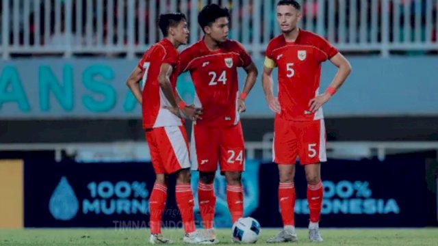 Pemain Timnas Indonesia saat melakoni laga persahabatan melawan Mali U-22 di Stadion Pakansari, Bogor, Sabtu (15/11). Foto: Dokumentasi Kita Garuda