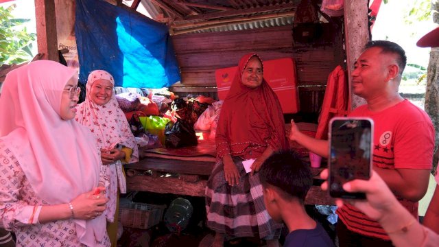 Kunjungi Korban Kebakaran, Bupati Gowa Salurkan Bantuan dan Rehabilitasi Rumah