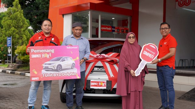 Penyerahan hadiah dilakukan di Kantor GraPARI Makassar Jalan A. P. Pettarani, pada Rabu, (19/11/2025).