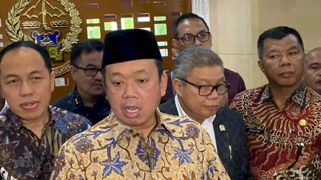 
Menteri Agraria dan Tata Ruang/Badan Pertanahan Nasional (ATR/BPN), Nusron Wahid saat berkunjung ke Makassar, Kamis (13/11/2025)
