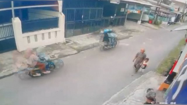 Bersamaan dengan penyebaran informasi hilangnya Ibrahim, beredar pula sejumlah rekaman kamera pengawas atau CCTV.