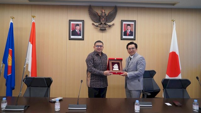 Wali Kota Makassar, Munafri Arifuddin diterima langsung oleh Atase Perhubungan KBRI Tokyo, Ikhsandi Wanto Hatta.