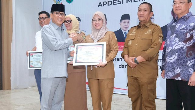 Peduli Terhadap Pembangunan Desa, Bupati Gowa Raih Penghargaan dari APDESI Merah Putih