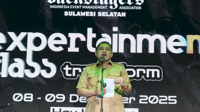 Wali Kota Makassar, Munafri Arifuddin, membuka secara resmi Experimental Class Transform 2025 yang dihelat oleh Dinas Pariwisata Kota Makassar berkolaborasi dengan DPD Forum Backstagers Indonesia di Hey-Hey Live Mall Pipo Makassar, Senin (8/12/2025).
