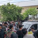 Puluhan Warga Demo di Lokasi Muswil PKB Sulsel, Desak Dua Pejabat DPRD Dipecat akibat Dugaan Skandal Asusila