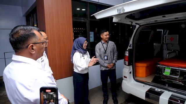 Bupati Gowa Terima Bantuan Ambulans untuk Puskesmas Bontonompo