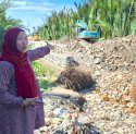 Perempuan Histeris Hadang Alat Berat di Makassar, Klaim Lahan Keluarganya Diserobot Proyek Jalan Pemerintah