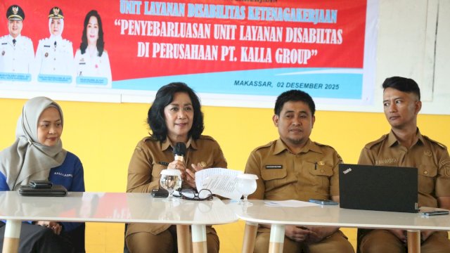 Direksi KALLA bersama Kepala Dinas Ketenegakerjaan (Disnaker) Kota Makassar, Nielma Palamba, memberi pemaparan terkait program magang disabilitas di Creative Innovation Space (CIS) Wisma Kalla, beberapa waktu lalu.