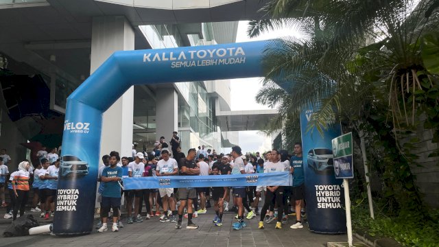 Titik start Veloz Hybrid Fun Run 5k, di Wisma Kalla, pada Minggu (14/12) kemarin.