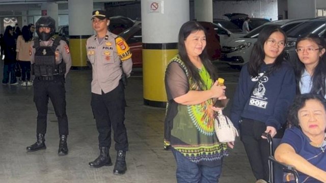 Polres Pelabuhan Makassar mengintensifkan patroli dan pengamanan di sejumlah gereja.

