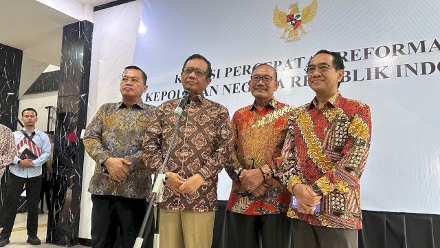 Mahfud MD Soroti Campur Tangan Politik dalam Reformasi Pelayanan Polri