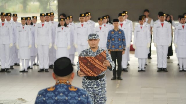Wali Kota Makassar, Munafri Arifuddin, bertindak sebagai Inspektur Upacara Peringatan Hari Bela Negara ke-77 Tahun 2025 tingkat Kota Makassar yang digelar di Tribun Lapangan Karebosi, Jumat (19/12/2025).