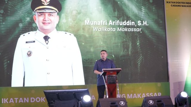 
Wali Kota Makassar, Munafri Arifuddin pada Puncak Peringatan Hari Bakti Dokter Indonesia (HBDI) ke-75 yang dirangkaikan dengan Seminar Hukum bertema &ldquo;Perlindungan Hukum Tenaga Medis dan Strategi Penanganan Kasus Hukum di Era Digital&rdquo;, yang diselenggarakan oleh Ikatan Dokter Indonesia di Four Points by Sheraton Makassar, Sabtu (20/12/2025).
