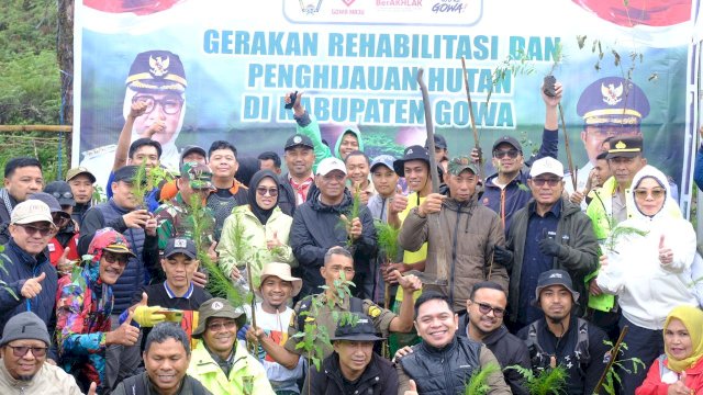 Pemerintah Kabupaten (Pemkab) Gowa melakukan Gerakan Rehabilitasi dan Penghijauan Hutan, dengan menanam 10.000 pohon serentak di sembilan kecamatan dataran tinggi.