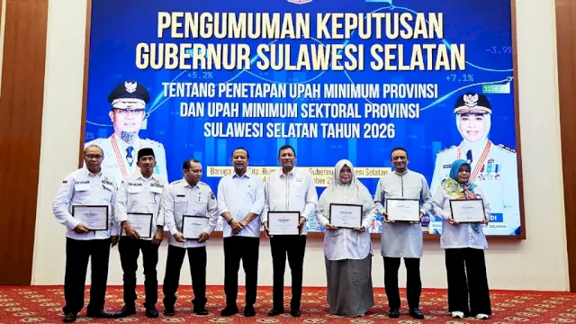 Pengumuman kenaikan UMP 2026 ini disampaikan Sudirman di rumah jabatannya, Jalan Jenderal Sudirman, Makassar, Rabu (24/12/2025). foto/Dok. DIsnake Prov Sulsel