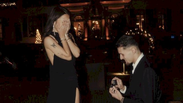 Jennifer Coppen dilamar Justin Hubner