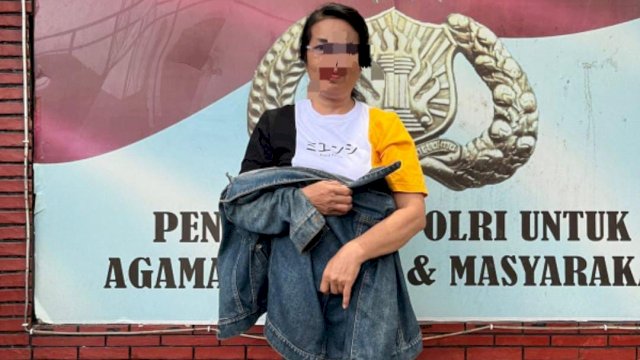 Perempuan pemilik minuman keras tradisional jenis ballo