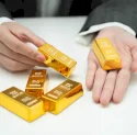 Sempat Anjlok, Harga Emas Kembali Menguat