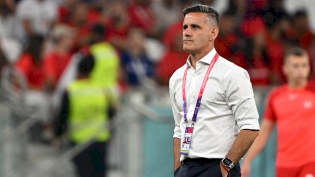 John Herdman, berjalan di lapangan sebelum pertandingan Grup F Piala Dunia Qatar 2022 antara Kanada dan Maroko di Stadion Al-Thumama, Doha, pada 1 Desember 2022. (Patrick T. Fallon/AFP)
