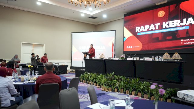 Di Raker IKA FH Unhas, Munafri Tekankan Pentingnya Database dan Program Berkelanjutan