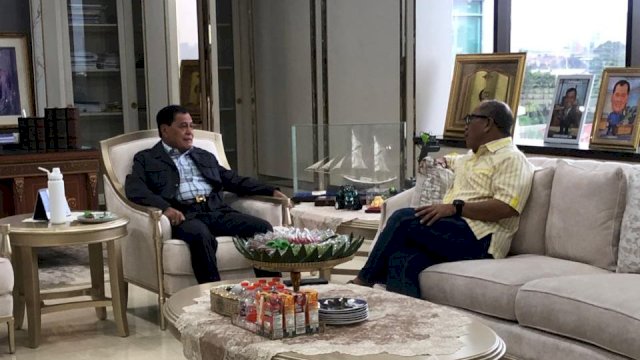 Mantan Wali Kota Makassar Ilham Arief Sirajuddin (IAS) datang menemui senior Partai Golkar, Nurdin Halid (NH), menjelang Musyawarah Daerah (Musda) di Jakarta, Senin (19/1/2026). 