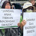 Ratusan Guru Madrasah Demo di DPR, Tuntut Kesejahteraan dan Inpres Pendidikan