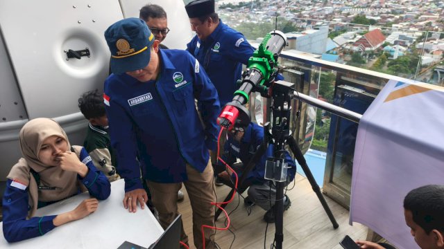 Pemantauan hilal di Observatorium Universitas Muhammadiyah Makassar, Selasa (17/2/2026).