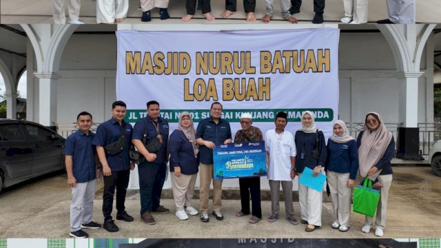 Penyaluran dana bantuan ke sejumlah masjid di Kaltim.