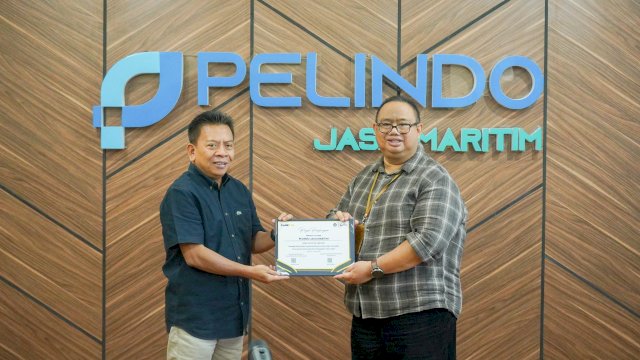 Penyerahan penghargaan bertajuk "Wajib Pajak yang Dinilai Berkontribusi Baik Terhadap Penerimaan dan Kepatuhan Perpajakan Tahun 2025" 