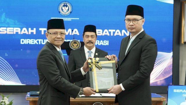 Bersamaan dengan pelantikan tersebut, dilaksanakan pula serah terima jabatan Pelaksana Tugas (Plt.) Direktur Jenderal Imigrasi dari Brigjen Pol. Yuldi Yusman kepada Hendarsam Marantoko.