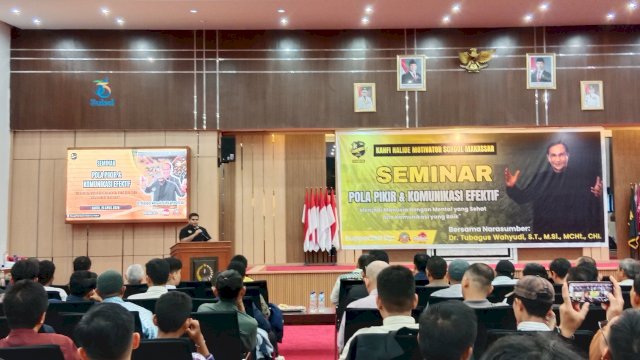 Ketua Program Kahfi Bisnis BBC Motivator School, Rajesh Purayil&nbsp;yang membuka kegiatan Seminar Pola Pikir & Komunikasi Efektif di Ruang Pola Kantor Gubernur Sulsel, Sabtu (25/4).