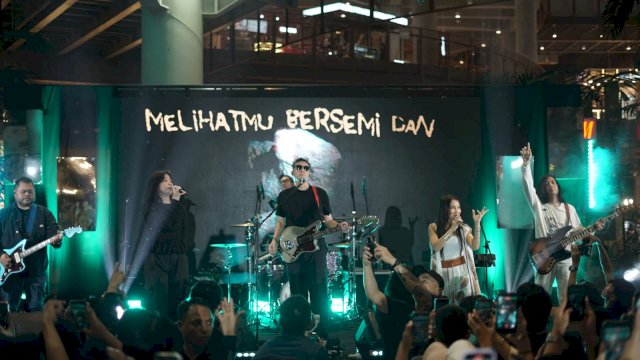 Grup band Barasuara di perayaan HUT ke-8 NIPAH PARK.