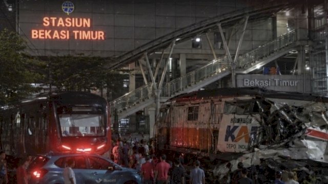 Tragedi Berdarah di Bekasi Timur: Tabrakan KRL dan KA Argo Bromo Anggrek, 14 Orang Tewas
