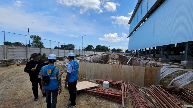 Manajemen PT PLN (Persero) UP3 Makassar Utara tengah melakukan peninjauan di site PT STS untuk memastikan bahwa PLN siap memberikan pasokan listrik yang andal.