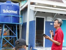 Jelang HUT ke-31, Telkomsel Bangun Fasilitas MCK dan Air Bersih di Maros