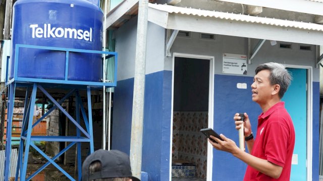 Jelang HUT ke-31, Telkomsel Bangun Fasilitas MCK dan Air Bersih di Maros