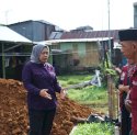 Gerak Cepat Atasi Banjir Lahan, Andi Tenri Idris Bantu Petani Urban Farming Kelurahan Mangasa