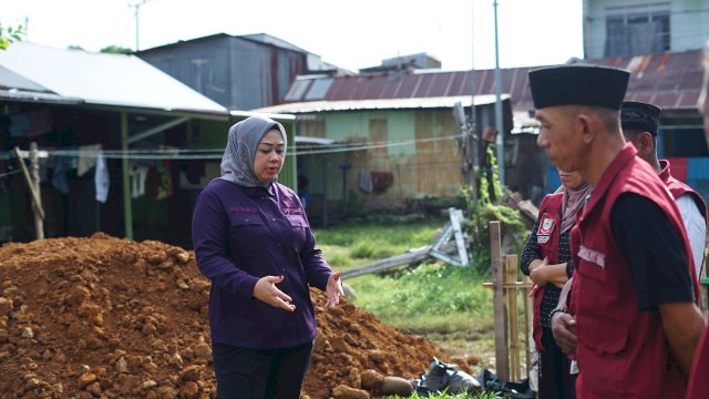 Gerak Cepat Atasi Banjir Lahan, Andi Tenri Idris Bantu Petani Urban Farming Kelurahan Mangasa