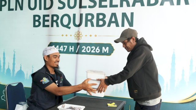 Penyaluran daging kurban PLN UID Sulselrabar kepada masyarakat dalam rangka Idul Adha 1447 H (27/5).
