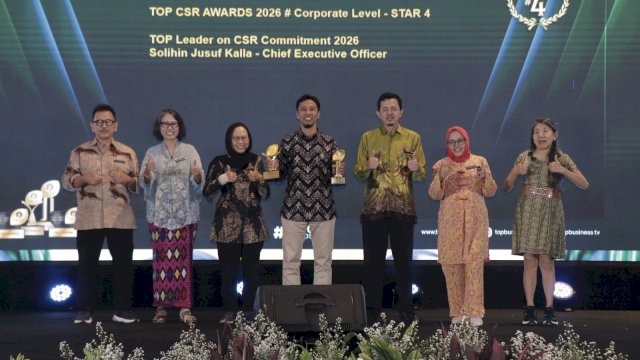 Mewakili manajemen KALLA, Ali Imran selaku CSR & HSE Senior Analyst menerima penghargaan dalam ajang Top CSR Awards 2026 yang diselenggarakan oleh TopBusiness di Hotel Raffles, Jakarta, Senin (25/5/2026).