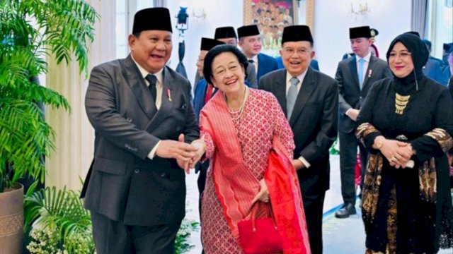 Suasana kehangatan tokoh bangsa dalam peringatan hari besar nasional. Absennya sejumlah tokoh utama seperti Joko Widodo dalam agenda nasional terbaru memicu perhatian publik terkait dinamika koordinasi keprotokolan formal. (Foto: Dok. Istimewa/portalmedia.id)