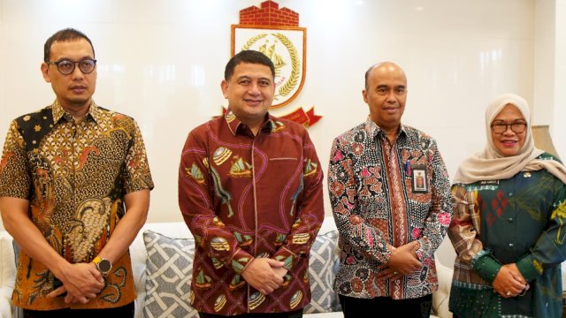 Wali Kota Makassar Munafri Arifuddin (kedua dari kiri) saat menerima kunjungan dan pemaparan hasil kajian TPP ASN dan PJLP dari tim Lembaga Administrasi Negara (LAN) RI di Rumah Jabatan Wali Kota Makassar, Kamis (4/6/2026).