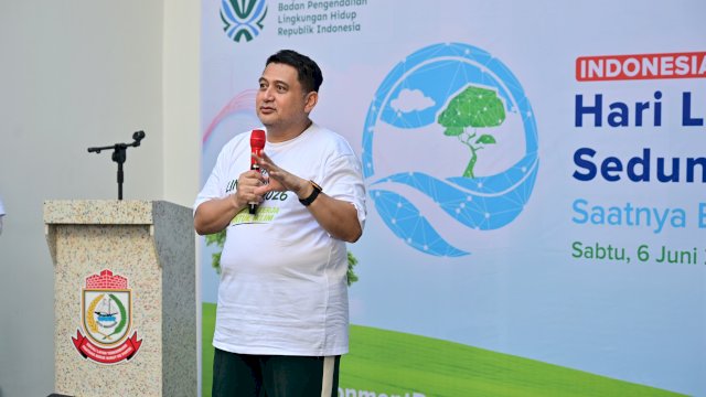 Wali Kota Makassar Munafri Arifuddin memberikan pengarahan terkait instruksi pemilahan sampah dan penanganan krisis lingkungan pada peringatan Hari Lingkungan Hidup Sedunia 2026 di MCH, Jalan Nusantara, Sabtu (6/6/2026).