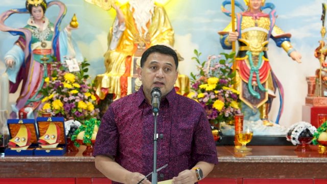 Wali Kota Makassar Munafri Arifuddin saat menyampaikan pidato sambutan dalam acara peresmian Tempat Ibadah Tridharma (TITD) Ji Li Gong di Jalan Gunung Lokon, Makassar, Minggu (7/6/2026).