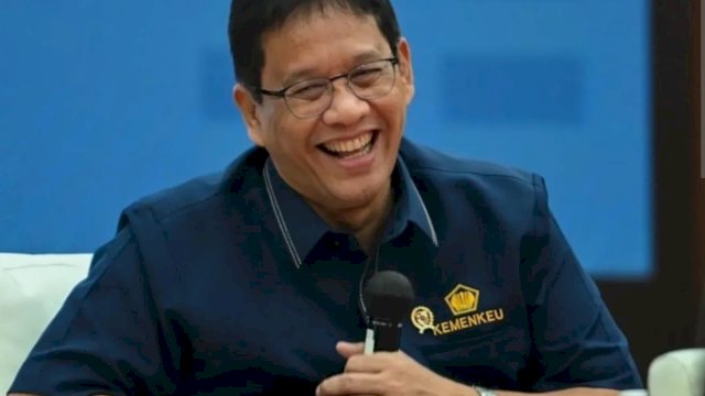 Menteri Keuangan Purbaya Yudhi Sadewa menepis rumor perombakan kabinet dengan tetap fokus menjalankan agenda kementerian, termasuk persiapan perjalanan dinas ke China dan Inggris pada pertengahan Juni 2026 ini.