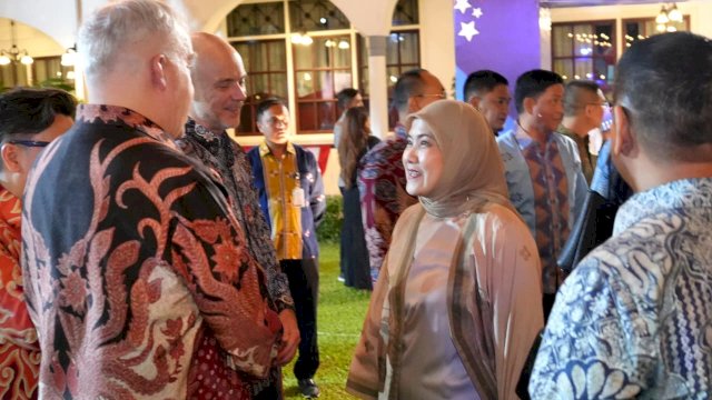 Wakil Wali Kota Makassar, Aliyah Mustika Ilham, saat menghadiri resepsi peringatan 250 Tahun Kemerdekaan Amerika Serikat di Garden Majapahit Hotel Surabaya, Selasa (9/6/2026).